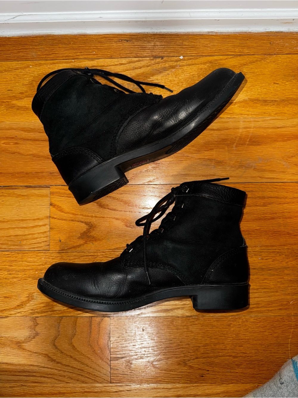 Kodiak Black Lace-Up Women's Ankle Boots